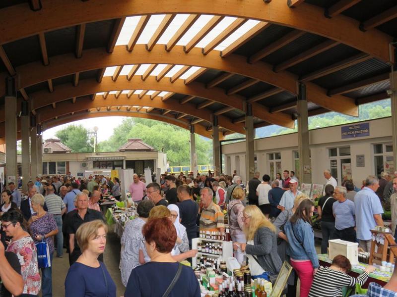 IMG_1207 Sajam „Dani maline i meda“ Žepče 2019.